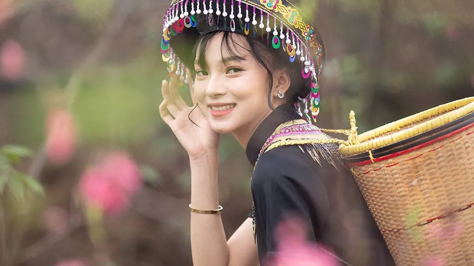 10张室外少数民族少女摄影原片RAW原片素材