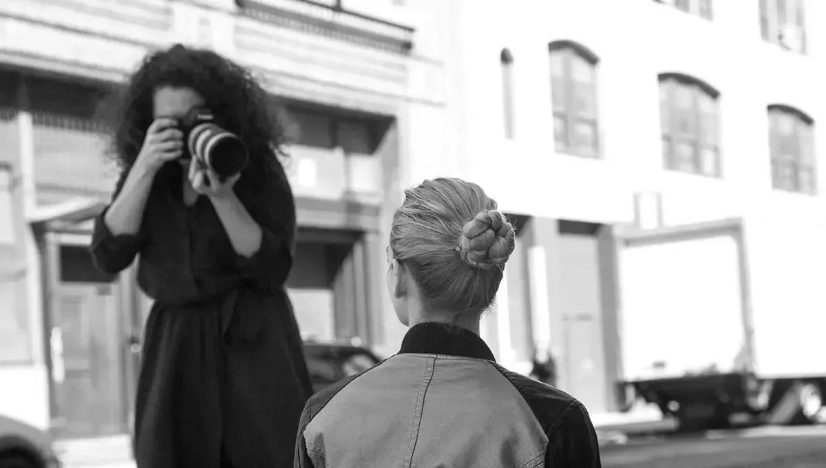 摄影师 Lindsay Adler 挑战性面部特征拍摄及布光-中英字幕