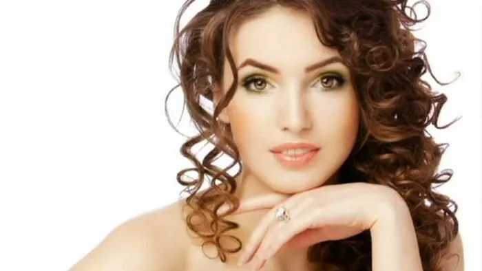 在Photoshop 中创建数字化妆效果教程 Creating Digital Makeup Effects in Photoshop