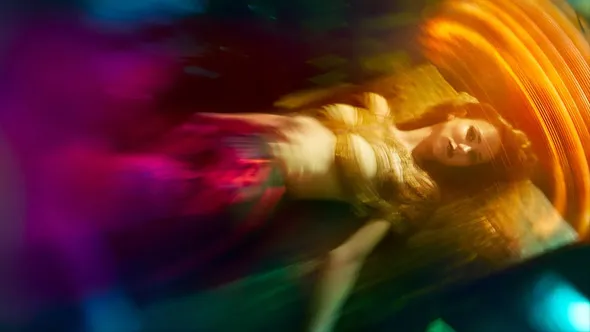 PS色彩艺术特效实例制作视频教程 How to Add Color & Lighting Effects to Photos in Photoshop