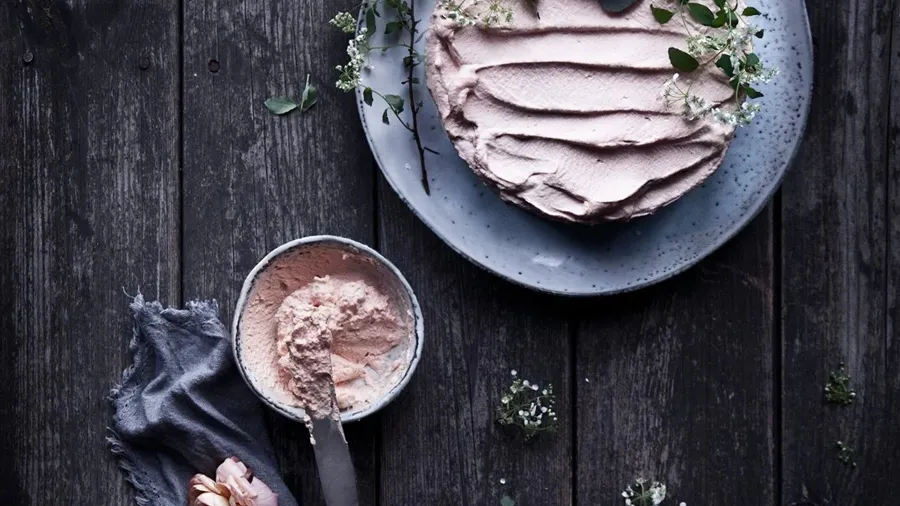 产品静物摄影-叙事静物产品布光造型构图技巧教程-中英字幕 Still Life Photography: Style & Shoot Scroll-Stopping Photos with Tina Moritz